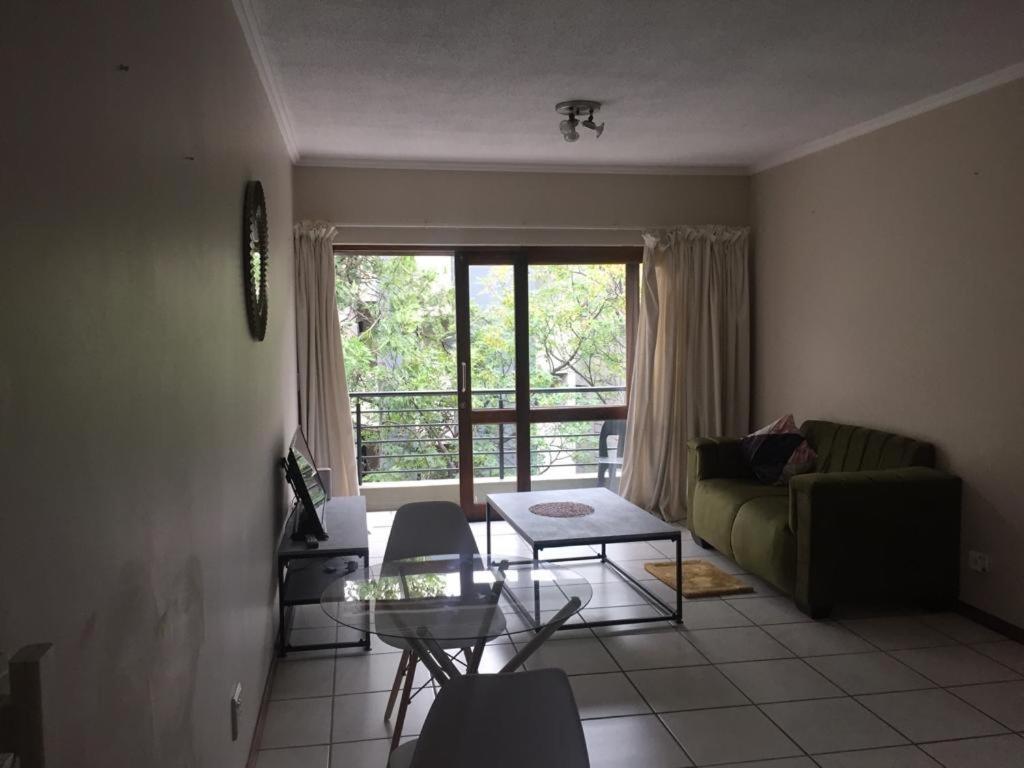 סנדטון Sisonke Apartment Monte מראה חיצוני תמונה